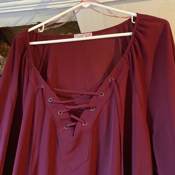 free 2 luv burgundy shirt - Picture 2 of 3